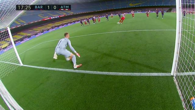 Ter Stegen, adelantado en el momento de la ejecución del penalti por Diego Costa