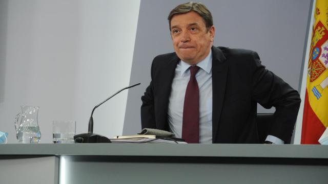 Luis Planas, ministro de Agricultura, en rueda de prensa tras el Consejo de Minsitros.