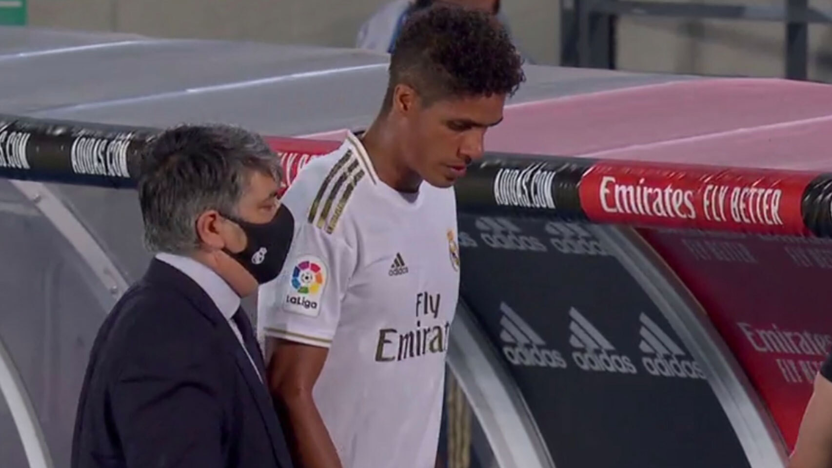 Varane se retira conmocionado tras un golpe