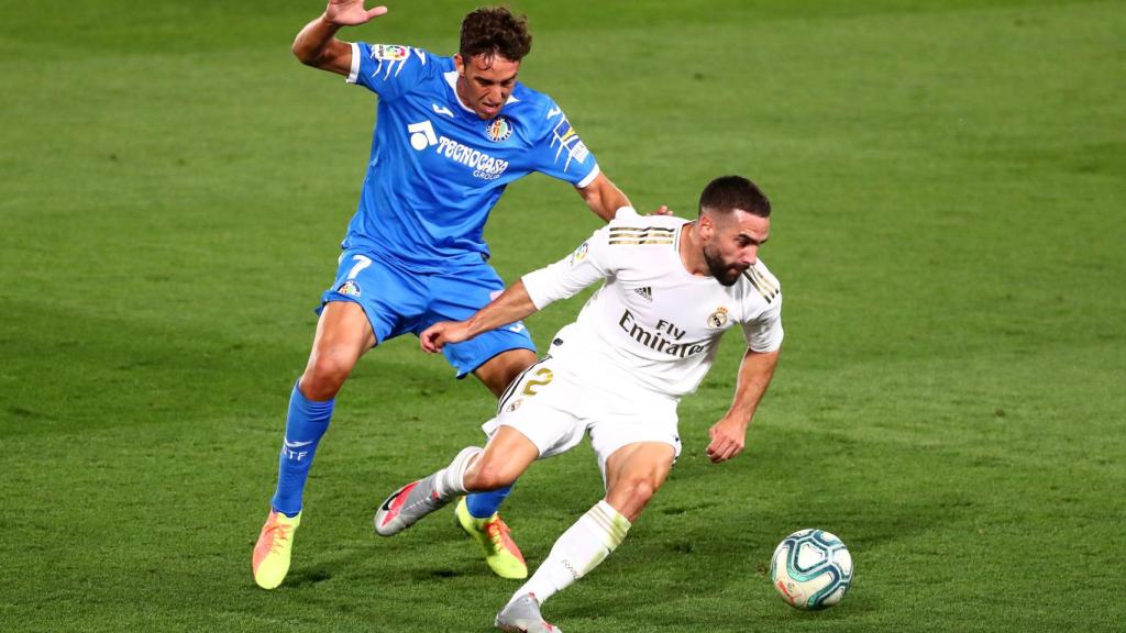 Jaime Mata persigue a Dani Carvajal