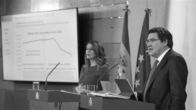 Profesores a la calle y jóvenes sin acceso al mercado laboral