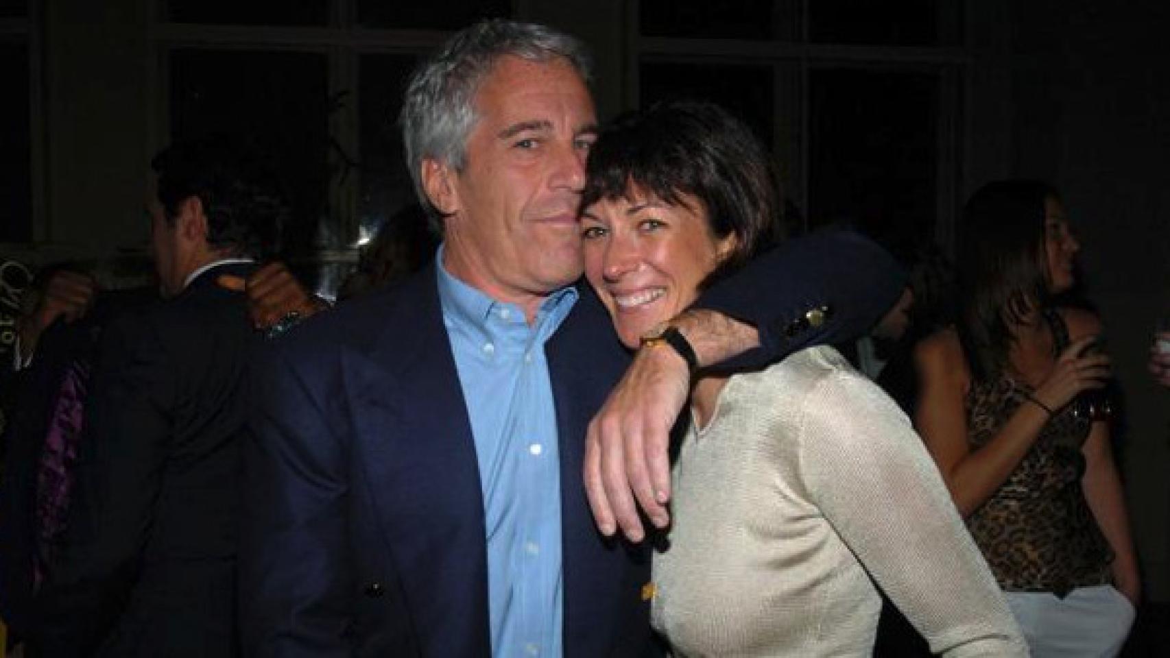 El pederasta Jeffrey Epstein y su amiga Ghislaine Maxwell en una imagen en redes sociales.