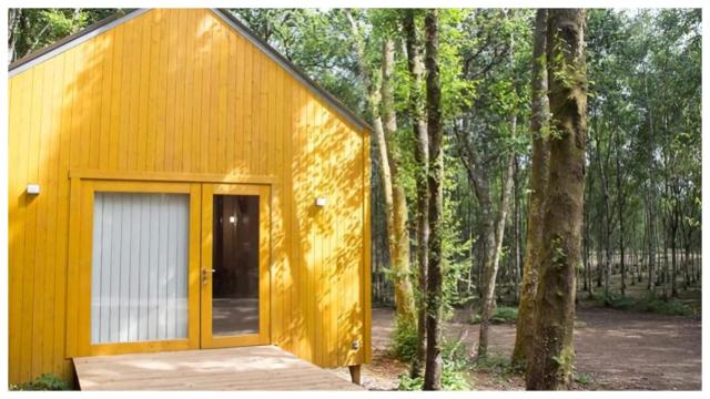 Una de las cabañas totalmente equipada en Touro (A Coruña).