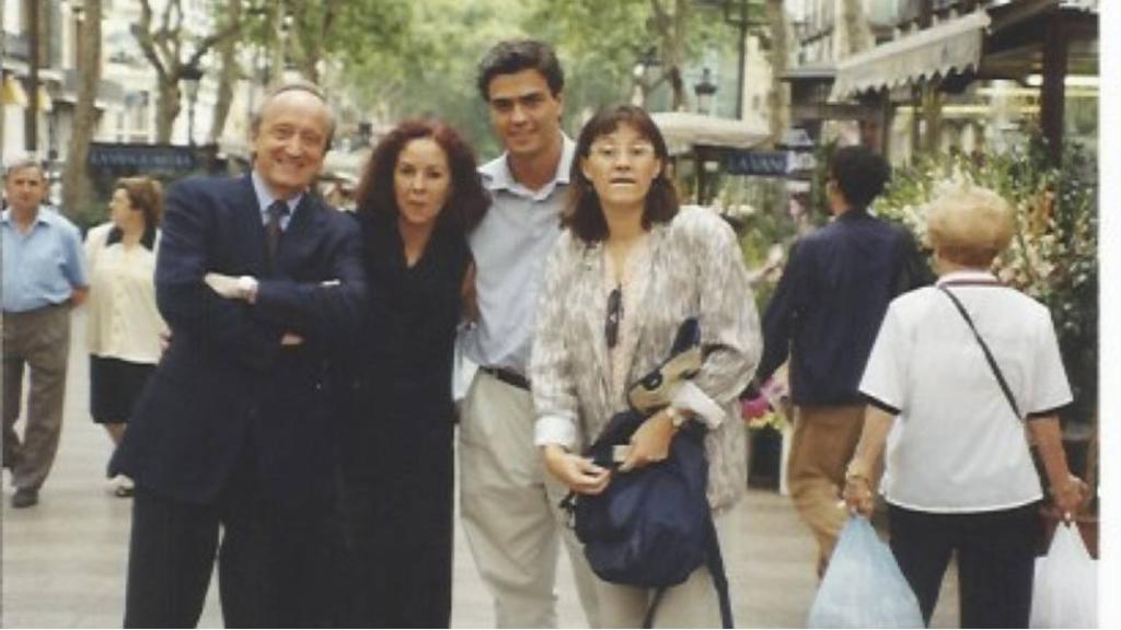 A la izquierda, Westendorp; en el centro, Sánchez. Finales de los noventa en Barcelona.