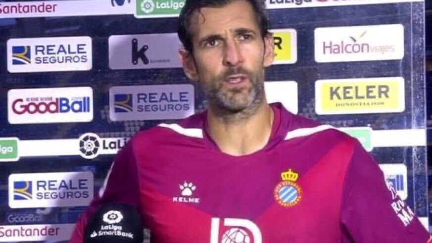 Diego López, ante un micrófono de LaLiga Smartbank