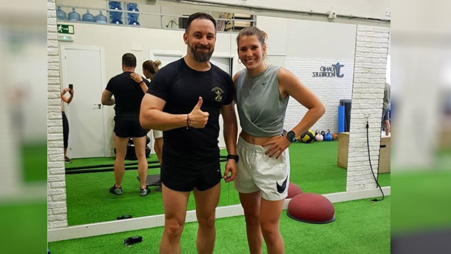 Santiago Abascal junto a Marta Palomar tras un entrenamiento