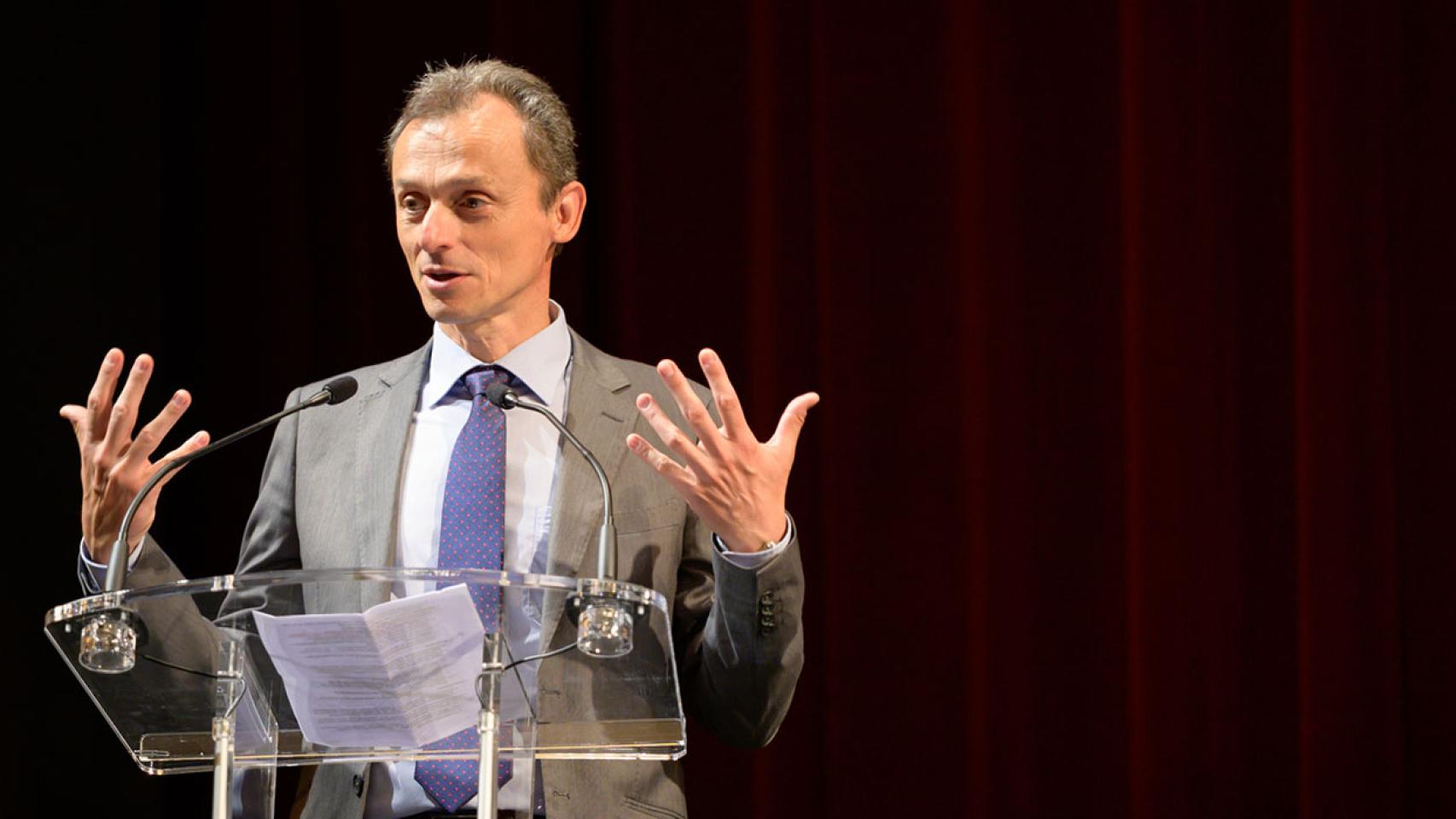 Pedro Duque cambia por sorpresa las bases de las ayudas del CDTI para salvar al sector del automóvil