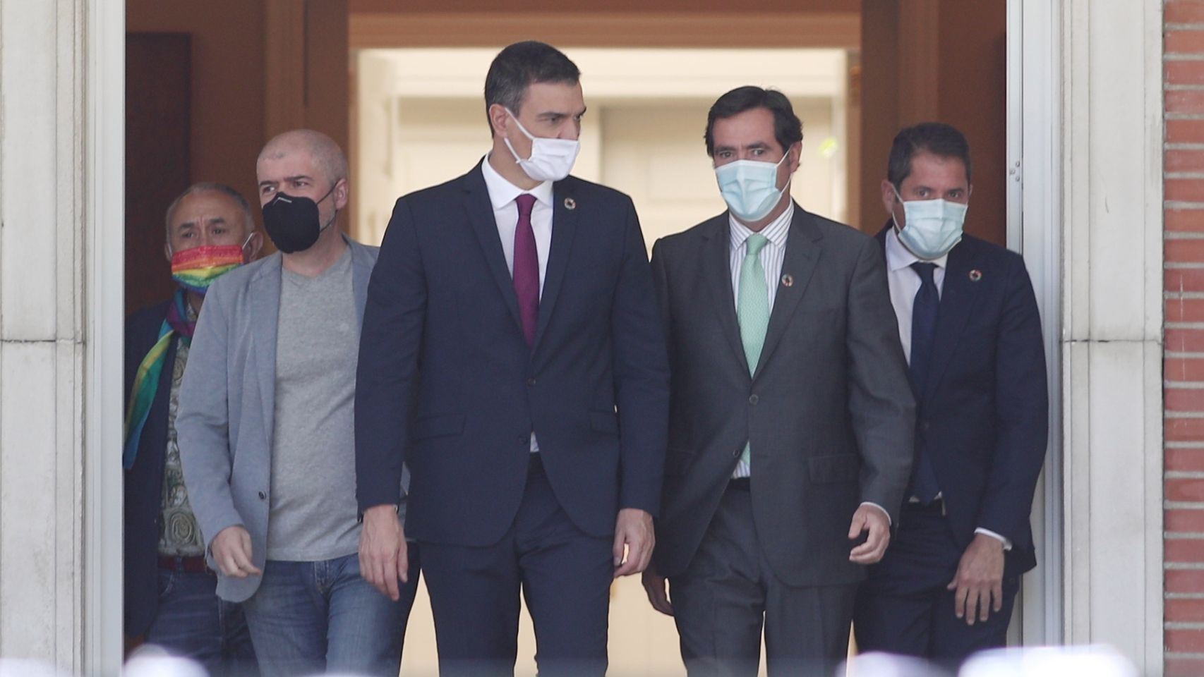 Sánchez y los líderes del Diálogo Social, instantes antes de la firma del acuerdo.