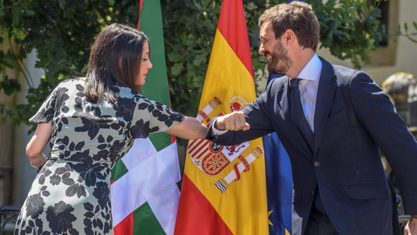 Inés Arrimadas y Pablo Casado, en un encuentro pasado.