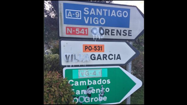 Indignación por un acto de vandalismo para cambiar los topónimos gallegos en las señales