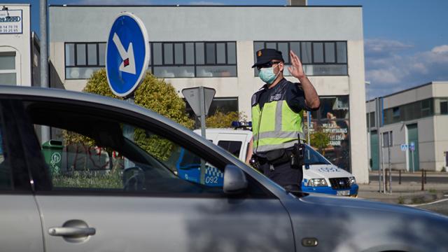 Recurrida una multa de 601€ por salir a cuidar a su abuela: el precedente de un millón de multas