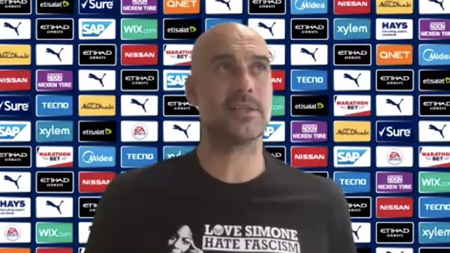 Guardiola llevando una camiseta de la cantante Nina Simone