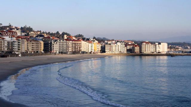 Paseo marítimo y playa de Silgar en Sanxenxo.