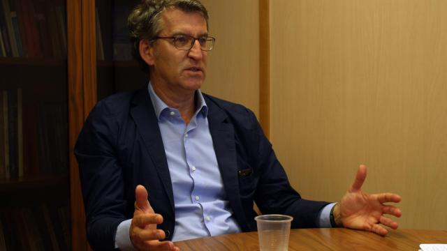 El presidente de la Xunta, Alberto Núñez Feijóo, durante su entrevista con EL ESPAÑOL.