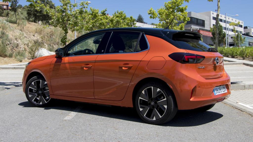 El Opel Corsa-e tiene una autonomía que ronda los 300 kilómetros.