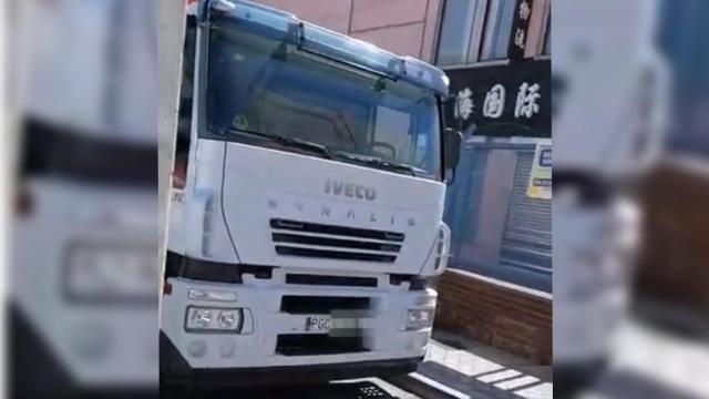 Un camión de la DGT visto en Cobo Calleja (Fuenlabrada).