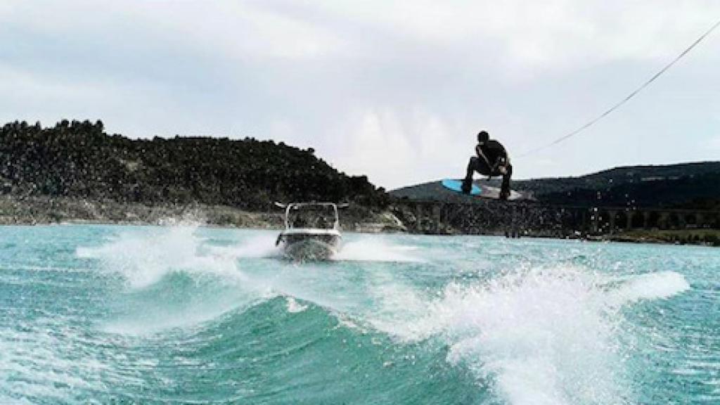 Escuela de Wakeboard en el Pantano de Entrepeñas