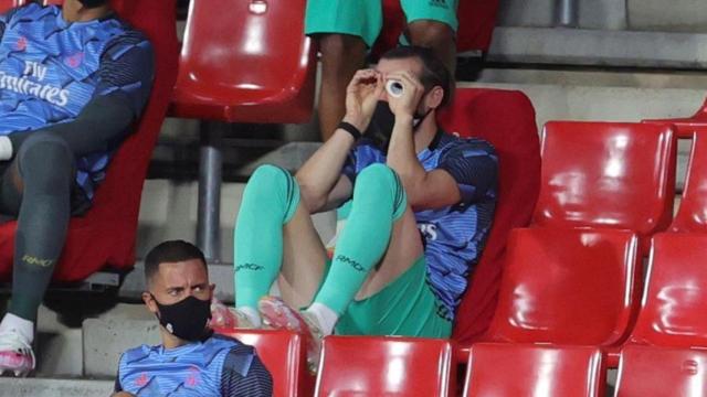 Gareth Bale 'mira con prismáticos' el Granada - Real Madrid