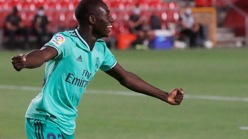 Mendy celebra su gol al Granada