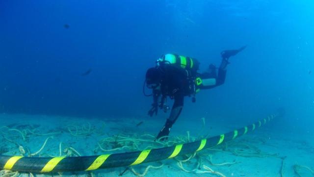 REE pone en servicio el nuevo cable eléctrico submarino que conecta Menorca con Mallorca
