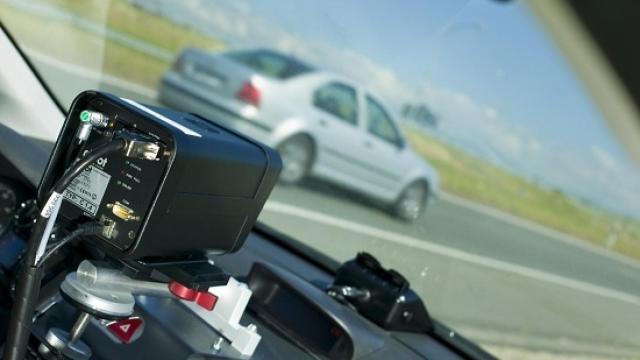Uno de los radares móviles que emplea la DGT para controlar su velocidad.