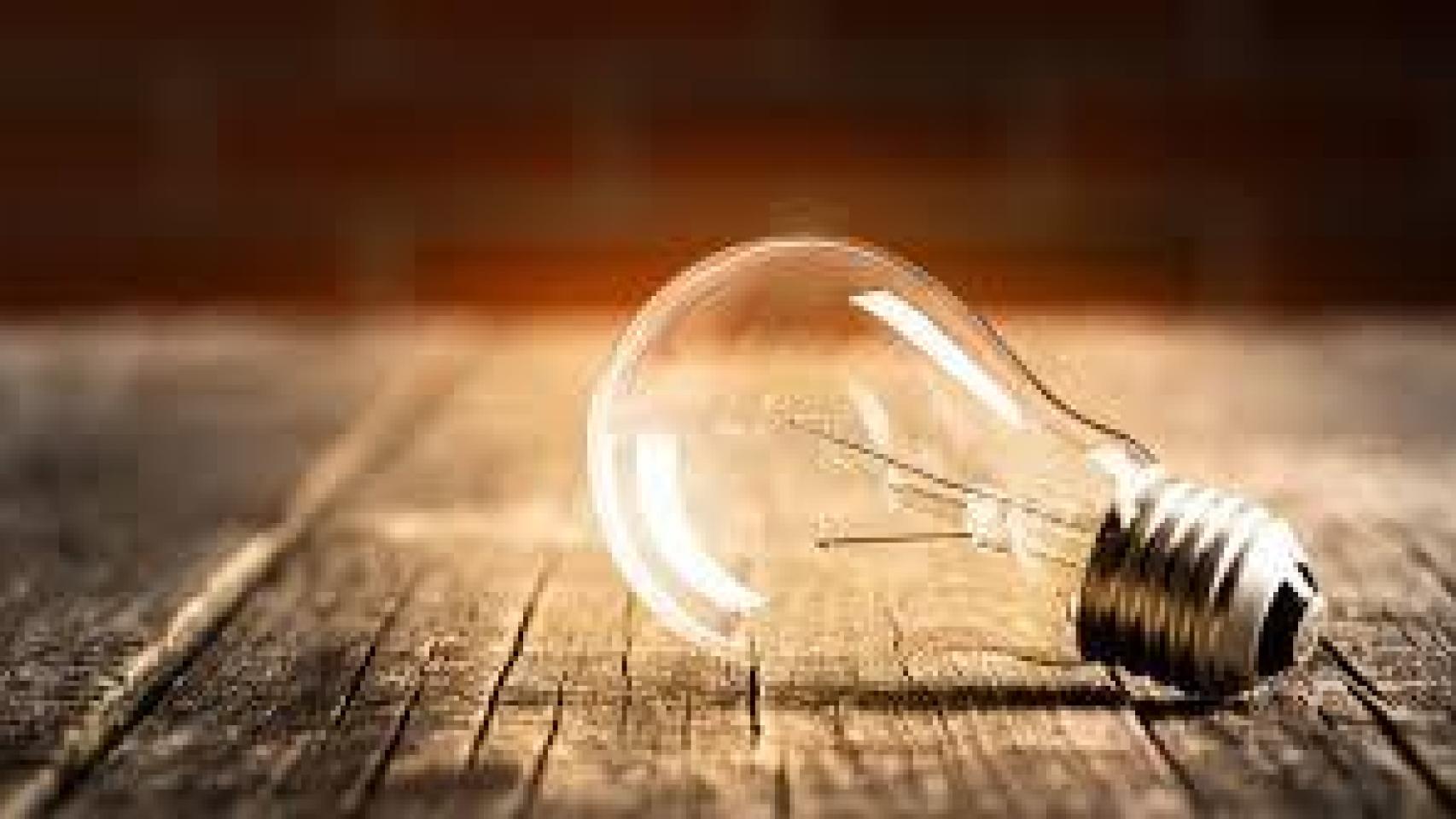 Holaluz, Cepsa y Feníe son las eléctricas más caras según el último estudio de Facua