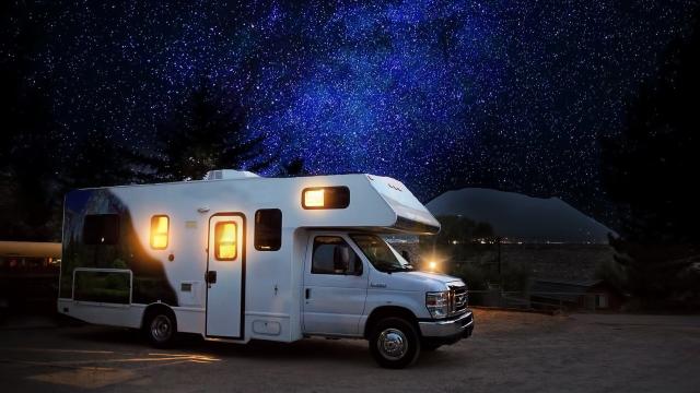 Disfrutar de las vacaciones recorriendo España en una autocaravana.