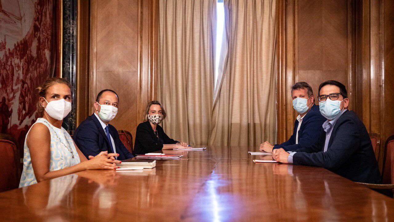Reunión entre S. Sumelzo, A. R. Gómez de Celis, Raquel González, Carlos Cuadrado y J.M. Espejo-Saavedra.