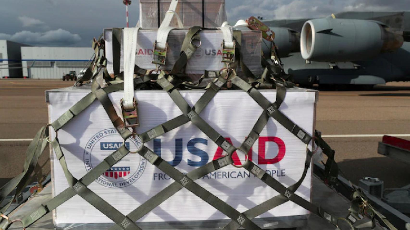 Un avión de EEUU con material médico, incluidos ventiladores.