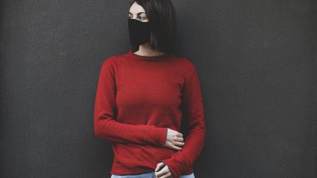 mujer mascarilla coronavirus