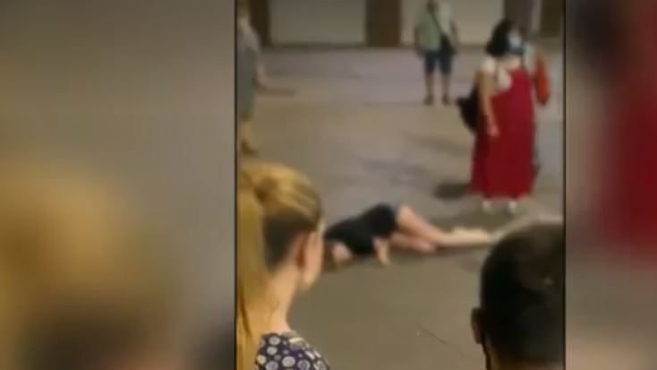 Nadie se atrevió a tocar a la mujer hasta la llegada de los servicios de emergencias