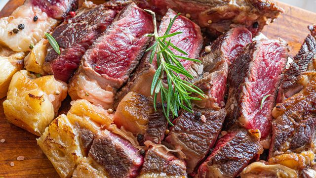 Imagen de un chuletón de vaca rubia gallega