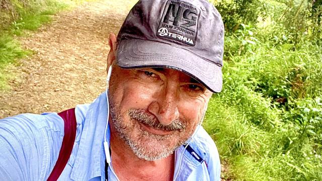 Carlos Herrera en el Camino de Santiago en una imagen de Twitter.