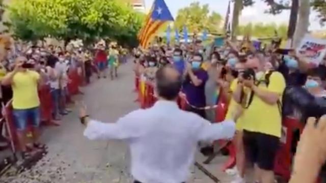 Josep Rull. exconseller de Territorio,  ha sido recibido multitudinariamente en Terrassa.