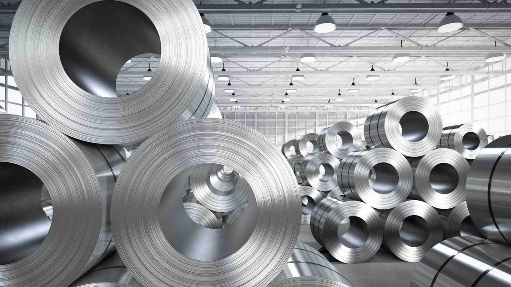 La industria factura en mayo un 18% más que en abril, pero vende un 33% menos
