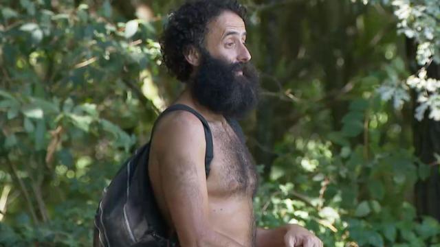 Elmo, el peregrino que terminó el Camino de Santiago desnudo