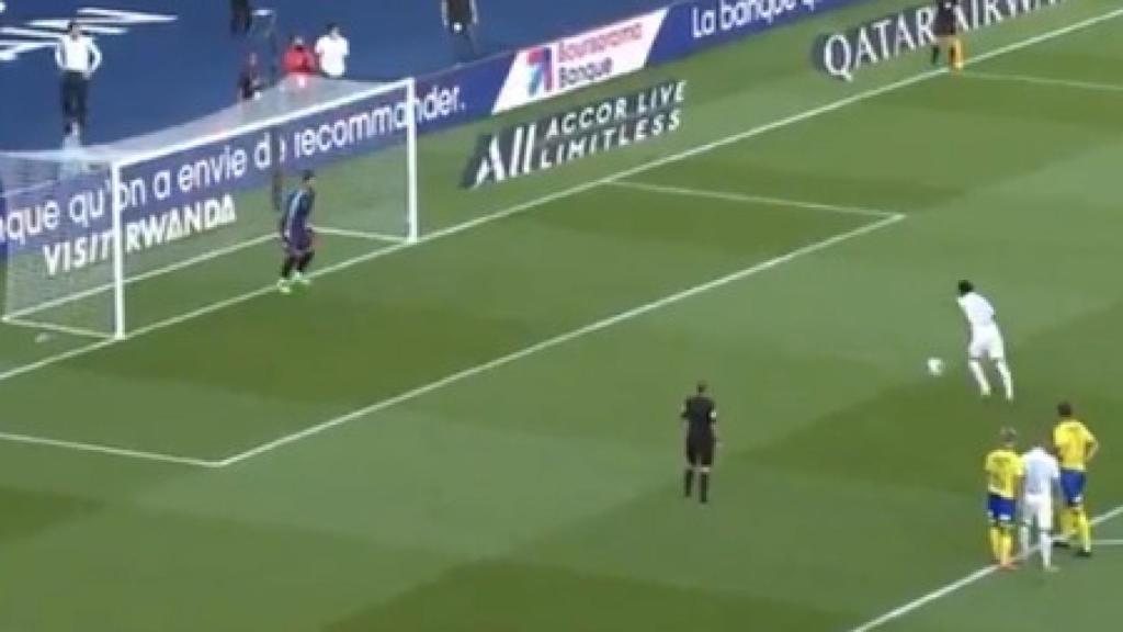 Neymar lanzando el penalti