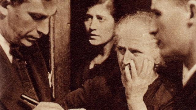 Manuel Chaves Nogales ejerciendo el oficio de andar y contar.