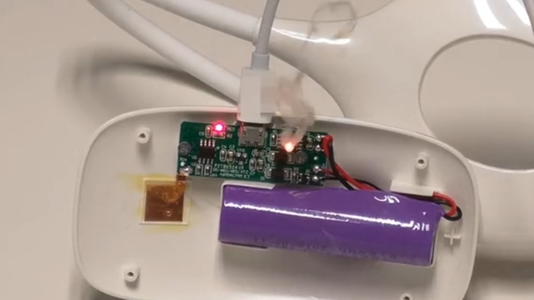 Un cargador infectado puede provocar un incendio