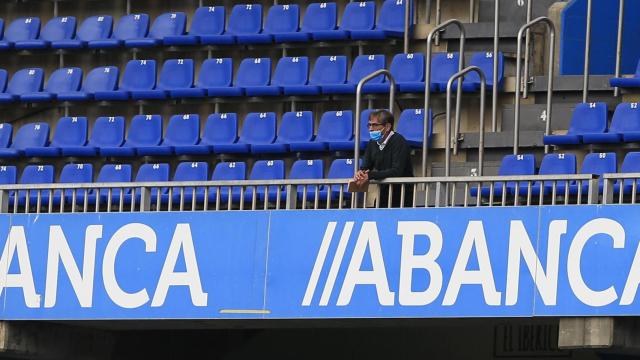 Fernando Vázquez, en la grada de Riazor.