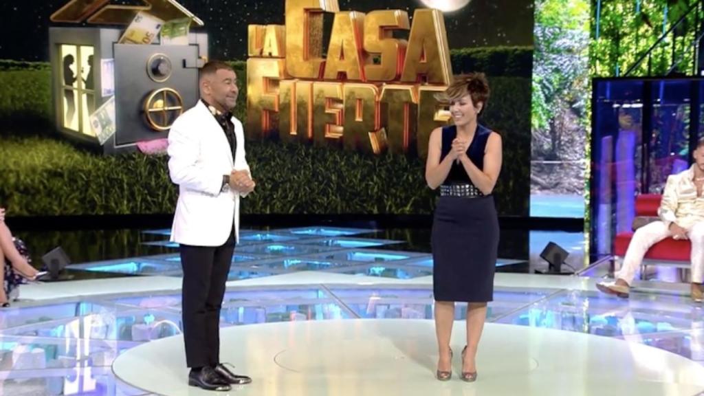 Sonsoles Ónega junto a Jorge Javier Vázquez en el plató de 'La Casa Fuerte'.