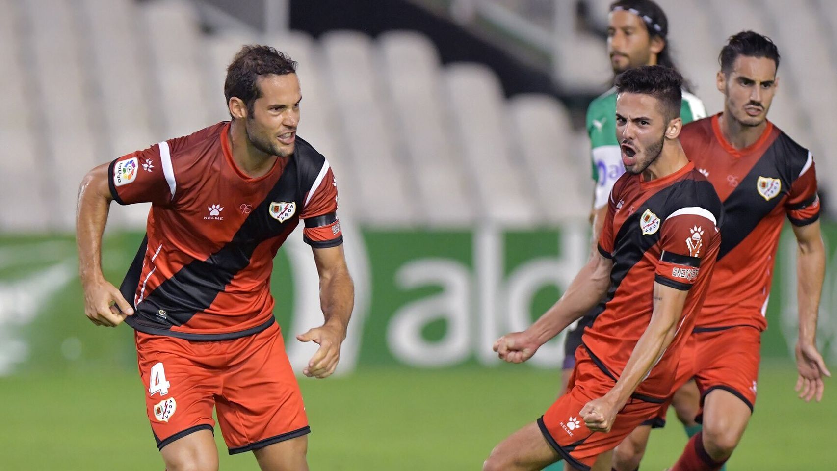 El Rayo Vallecano celebra un gol