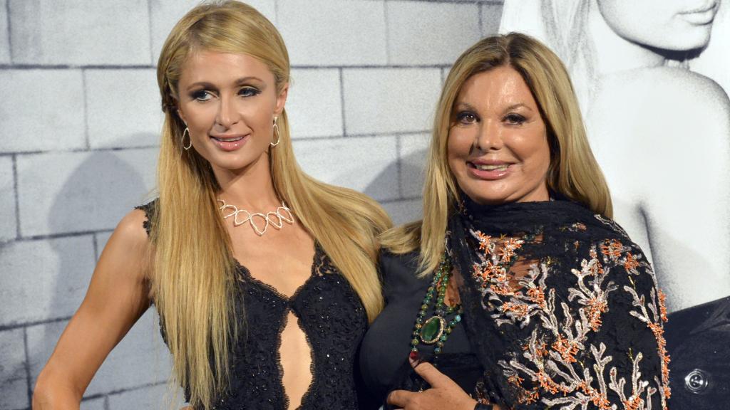 Olivia Valère junto a Paris Hilton en Marbella.
