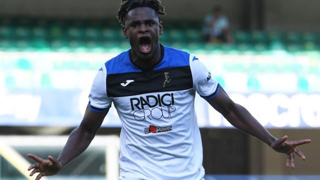 Duván Zapata celebra un gol con el Atalanta