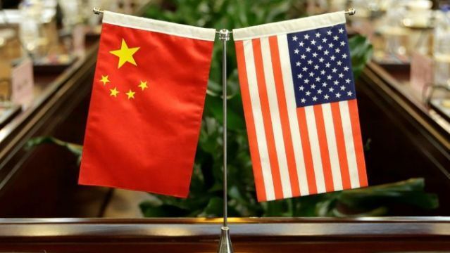 Las banderas de China y EEUU en una imagen de archivo.