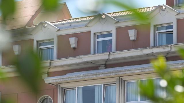 Un jugador del Fuenlabrada, en el hotel Finisterre.