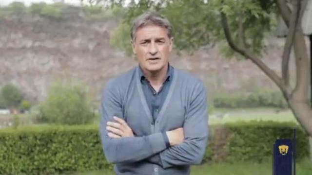 Míchel González, durante su despedida al Pumas