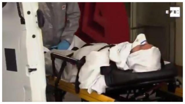 El jugador del Fuenlabrada en su traslado al hospital.