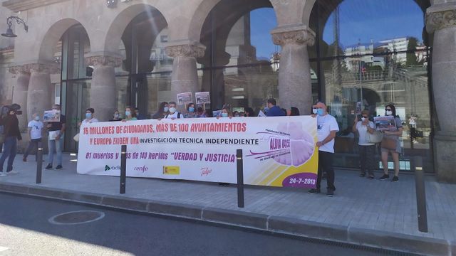 Familiares de víctimas del accidente de Angrois piden una investigación independiente