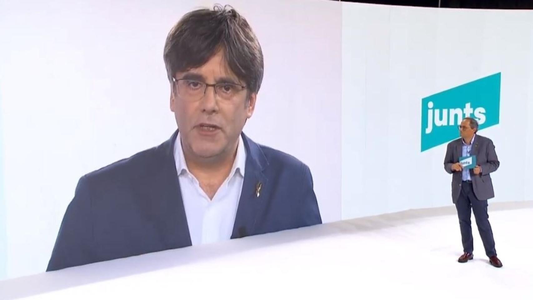 Carles Puigdemont interviene desde Bélgica con Torra en el plató en Barcelona.